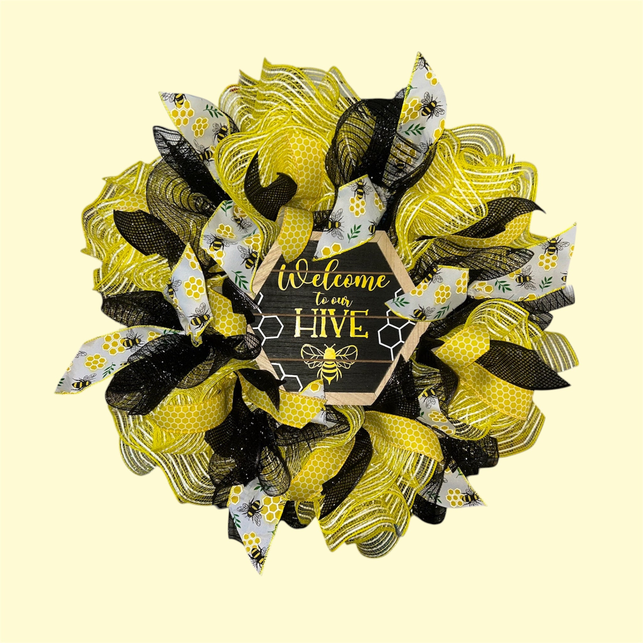 🐝 Welcome to Our Hive Bee Wreath - 22”